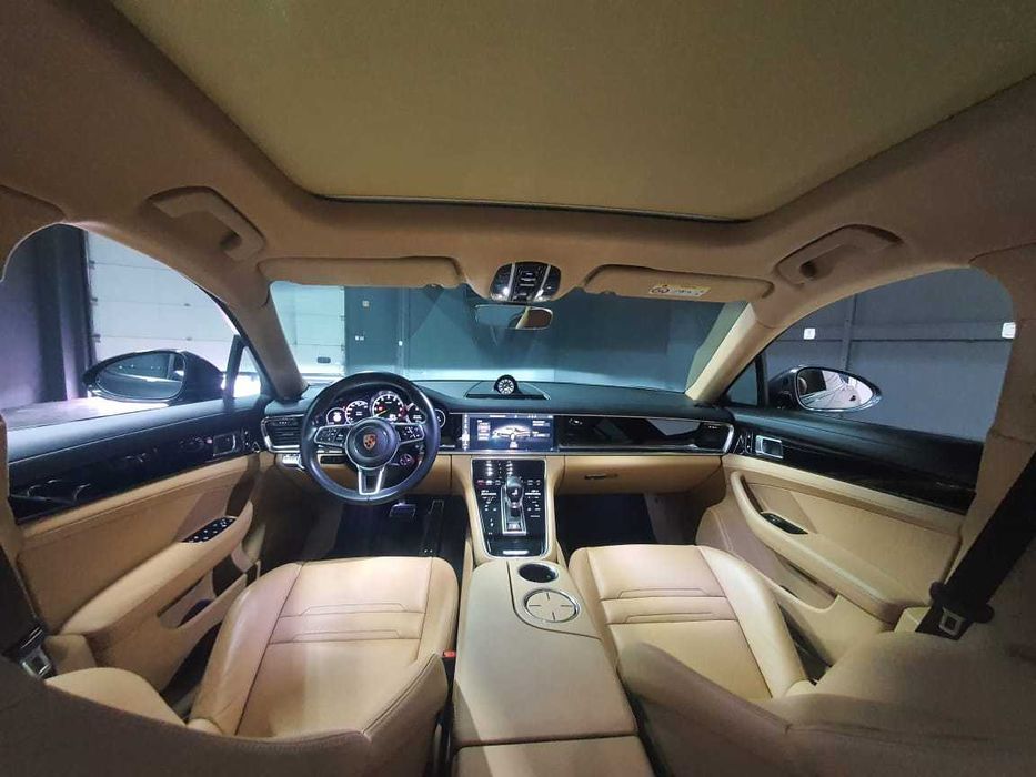 Porsche Panamera 4 E-Híbrido – Elegância que Respira Potência.