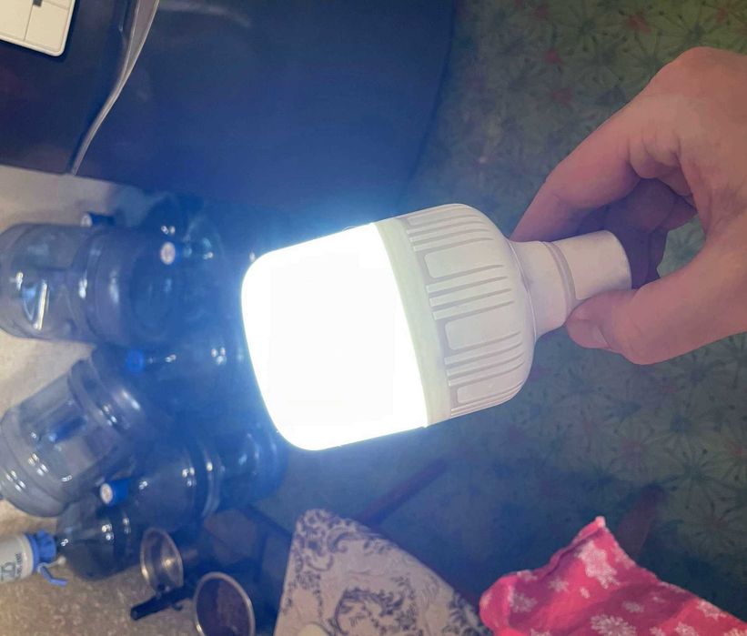 Аккумуляторная LED лампа 100W с мощным встроенным аккумулятором