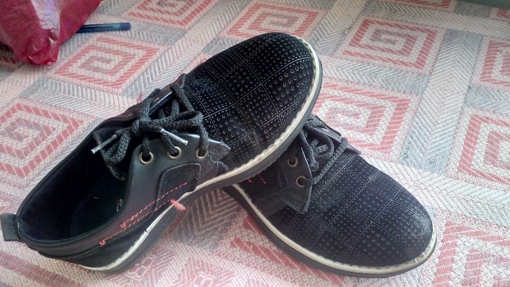 Продам туфли для мальчика 32 размера