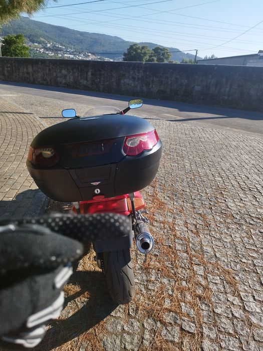 Honda VFR 750  V4 – Lendária - possível troca por 125