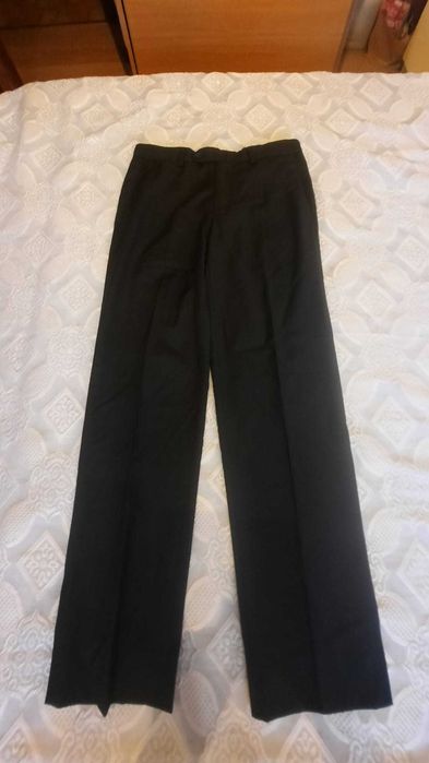 Traje académico masculino completo