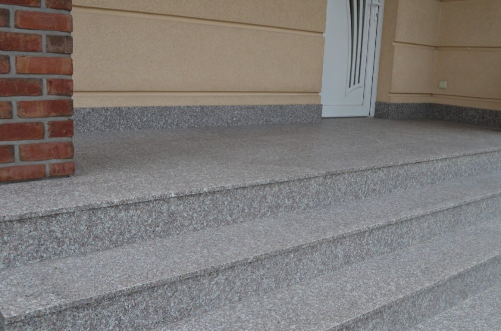 Stopień granitowy G664 Królewski Brąz polerowany 150x33x2 cm schody