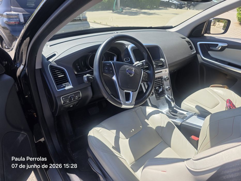 Volvo SUV XC 60 100%. Como novo e sem acidente algum. Muito estimado.56.400kms