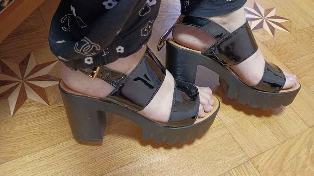 Продам босоножки 37р