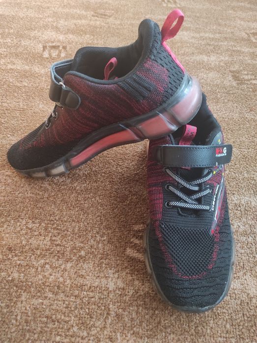 Осенне-весенние кроссовки 39 р.