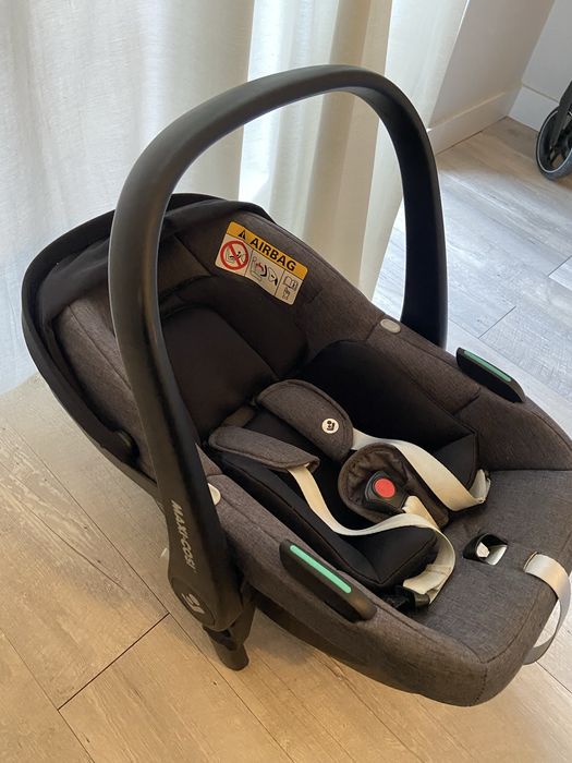 Carrinho Maxi Cosi com ovo