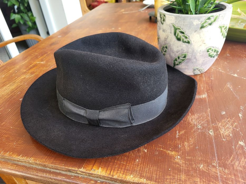 Czarny, damski, elegancki kapelusz rozmiar 55