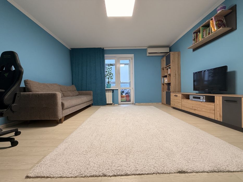 Продам 2-ух ком кв просторную Кирпич Тополь 3 от Созидателя