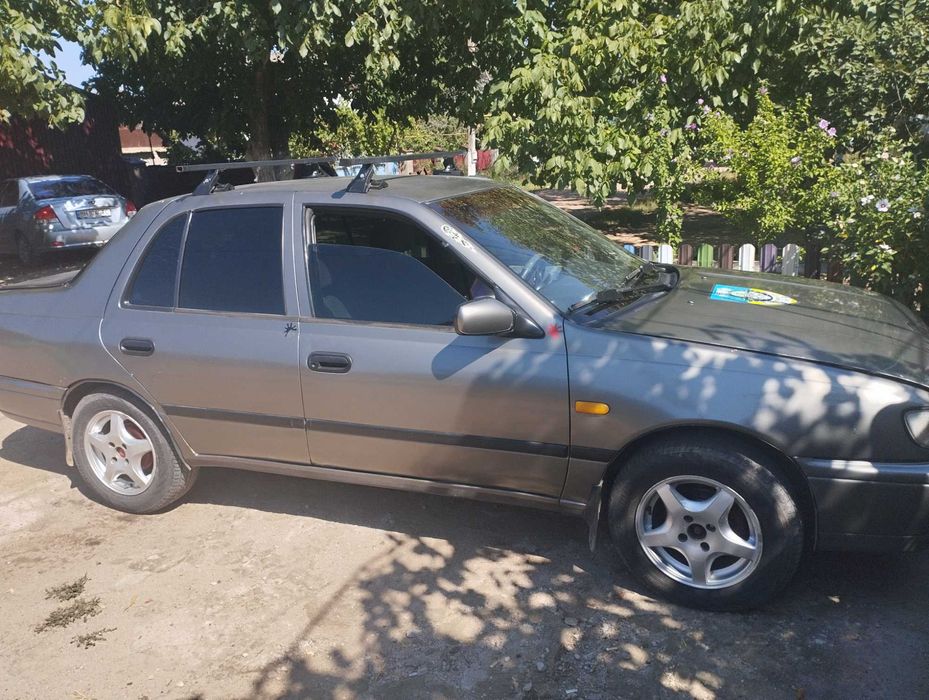 Машина Nissan Sunny