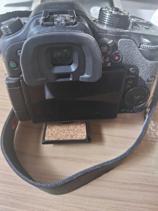 Câmara DSLR PANASONIC LUMIX GH4 + LENTE 12-35 f 2.8 Fixa COMO NOVA