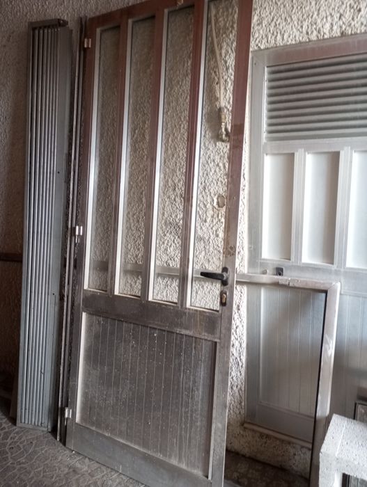 Vendo grade de segurança mais Porta de alumínio