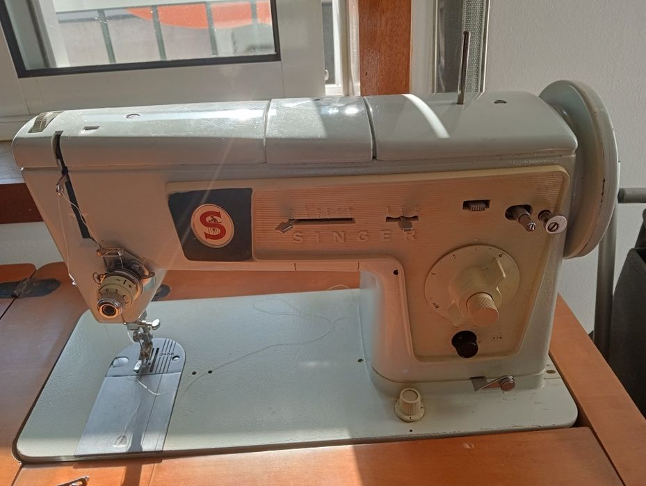 Máquina de costura Singer antiga