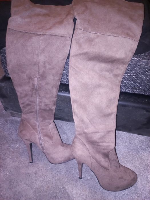 Botas de cano alto salto agulha