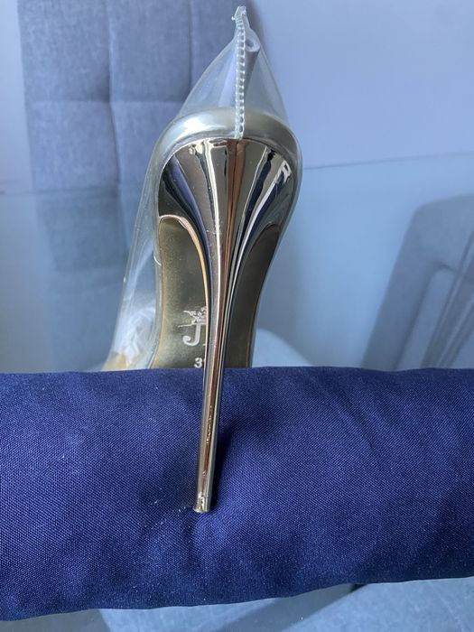 Sapatos Jessica Rich transparentes com salto dourado – NOVOS