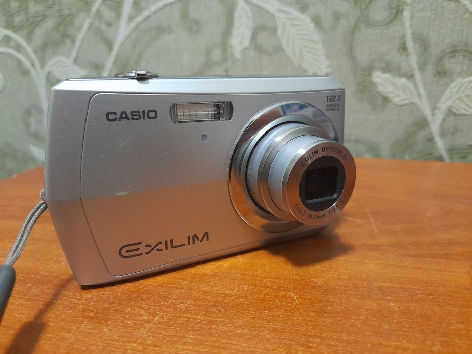 Продам фотоаппарат Casio Exilim Ex-z16