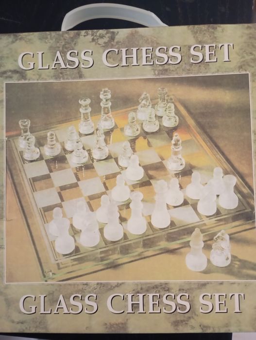 Conjunto xadrez vidro na caixa