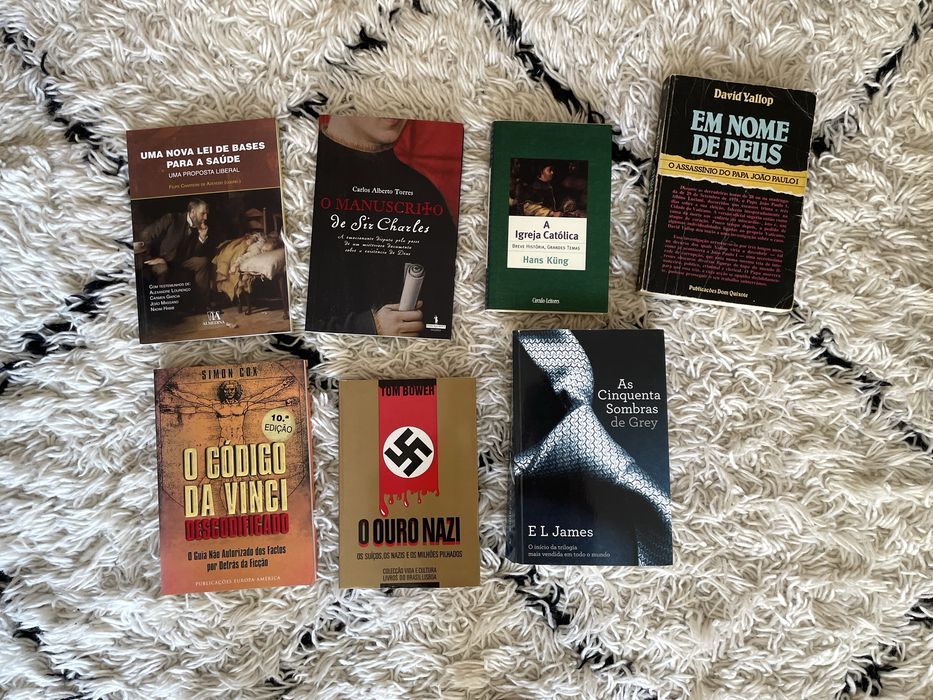 Livros sortidos sobre temas variados