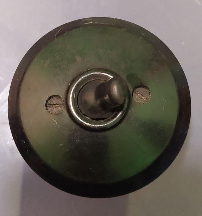 bakelitowy włącznik światła z mechanizmem sznurkowym,