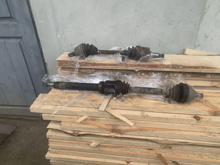 Півввісь вольво  v50 права і ліва