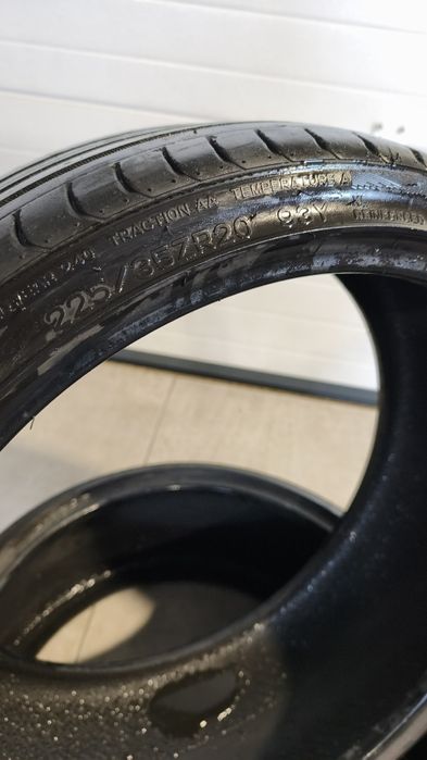 2 pneus 225/35/20 80%