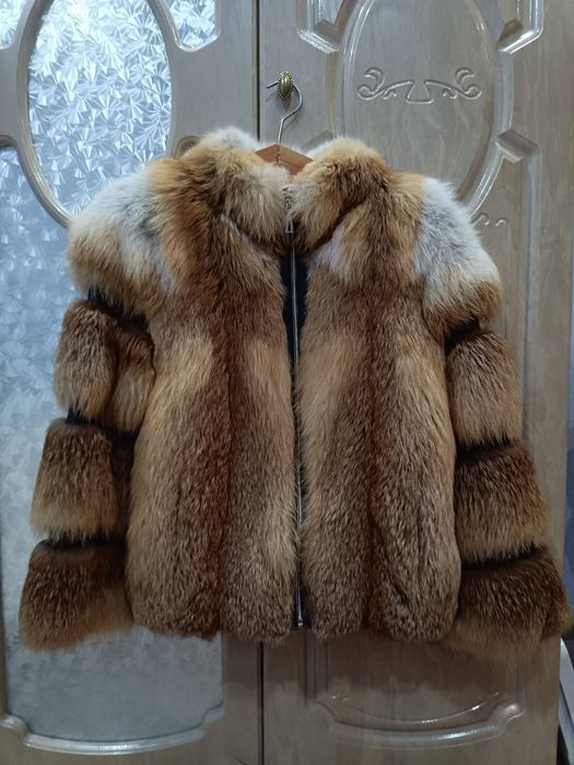 Полушубок из лисицы, короткая шубка с лисы с кожаными вставками новая!