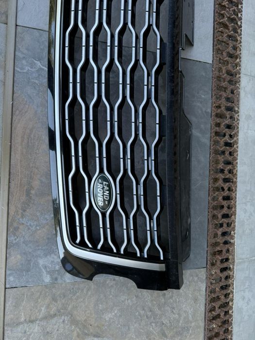Решітка на Land Rover