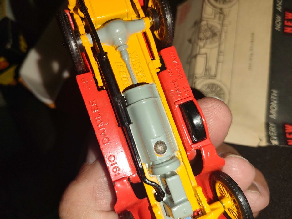 Duas miniaturas Corgi classic