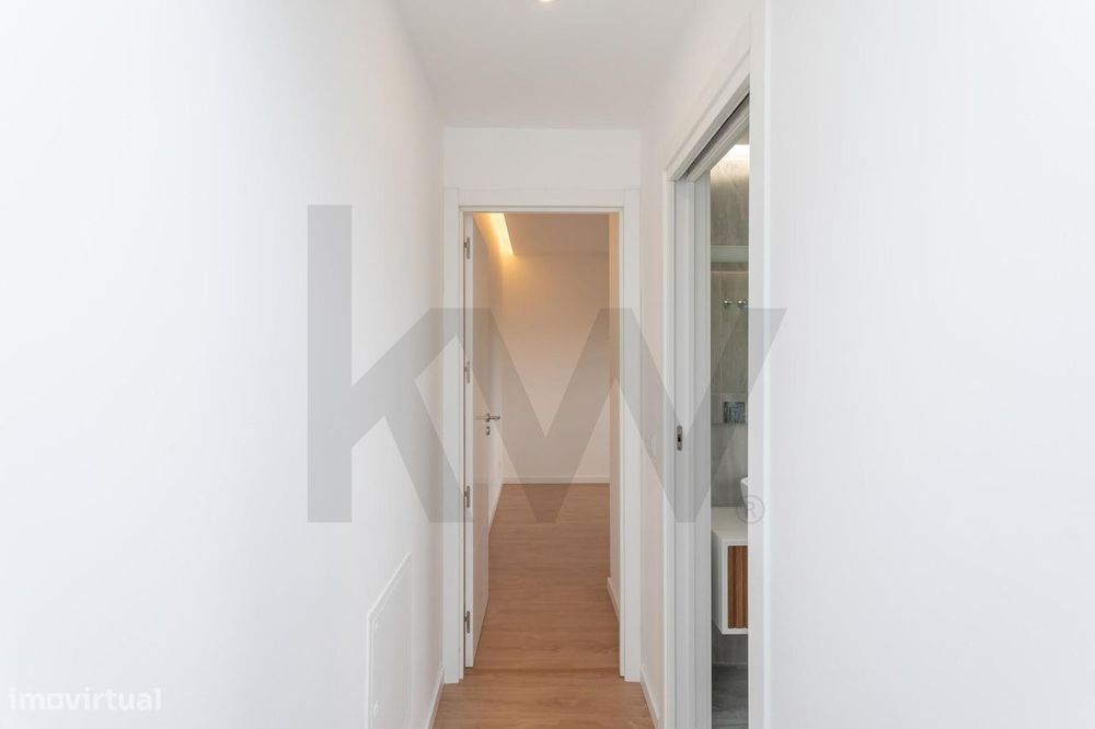 Charmosa Moradia T5 com Jardim Totalmente Remodelada -  Sassoeiros, Ca
