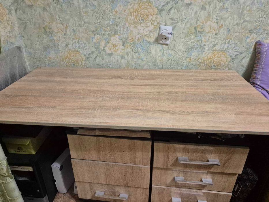 Стіл офісний письмовий