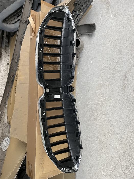 Grelha Frontal BMW 330e (G20/G21)