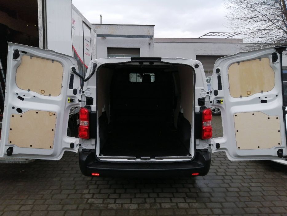 Zabudowa wykonana w standardzie do samochodu Toyota Proace S