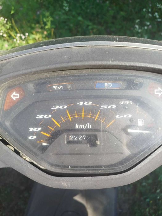 Продам скутер  Honda Lead