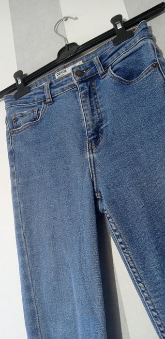 Spodnie dżinsy niebieskie skinny rurki Bershka XS
