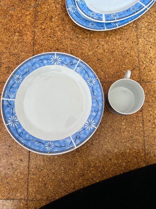 Vendo Conjunto de Louça