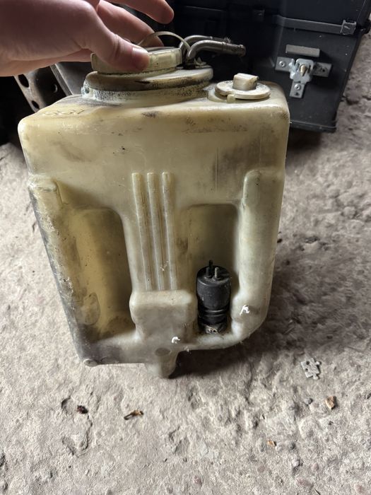 Бачок для омивача скла mercedes w210