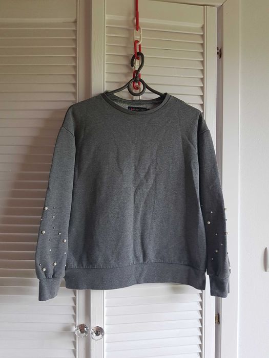 Bluza S oversize szara z perełkami