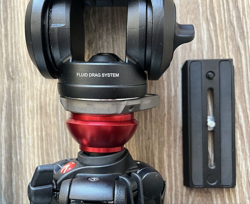 Manfrotto 755XB + MVH500AH — професійний відеоштатив, Made in Italy