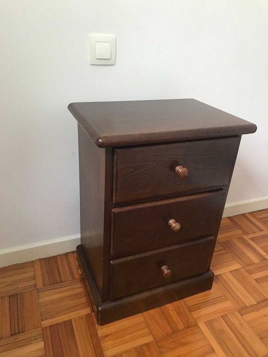 Cama de solteiro com colchão e mesa de cabeceira + oferta (NOVO PREÇO)