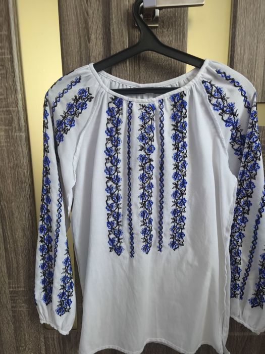 Вишиванка жіноча ручна вишивка на полотні