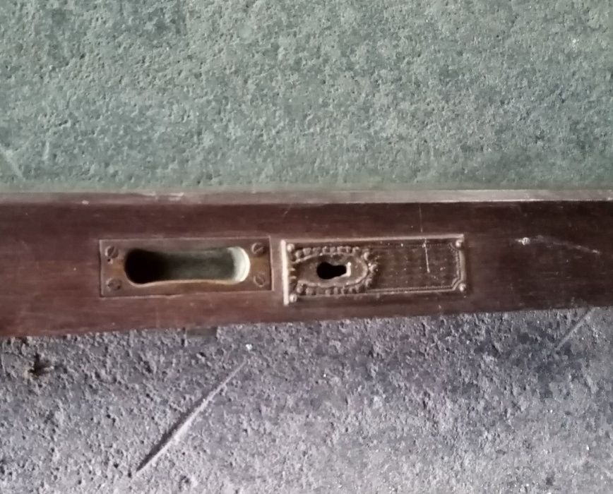 Porta decorativa em madeira e vidro