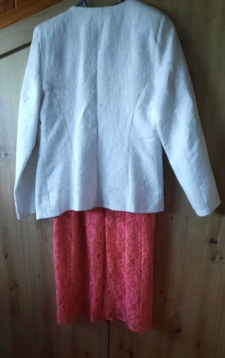 Elegancka sukienka koronkowa z żakietem