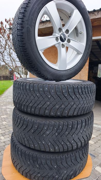 215.55.R17. Goodyear Ultra Grip Arctic 2.