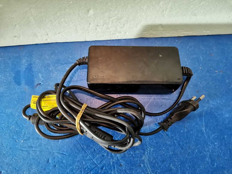 Блок питания Trust 19,5/16/15 Вольт/4,62А/90 Ватт