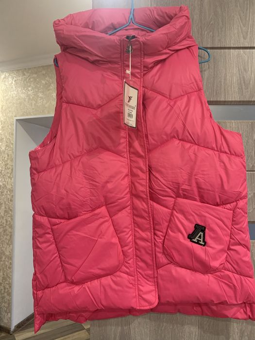 Жилетка безрукавка нова