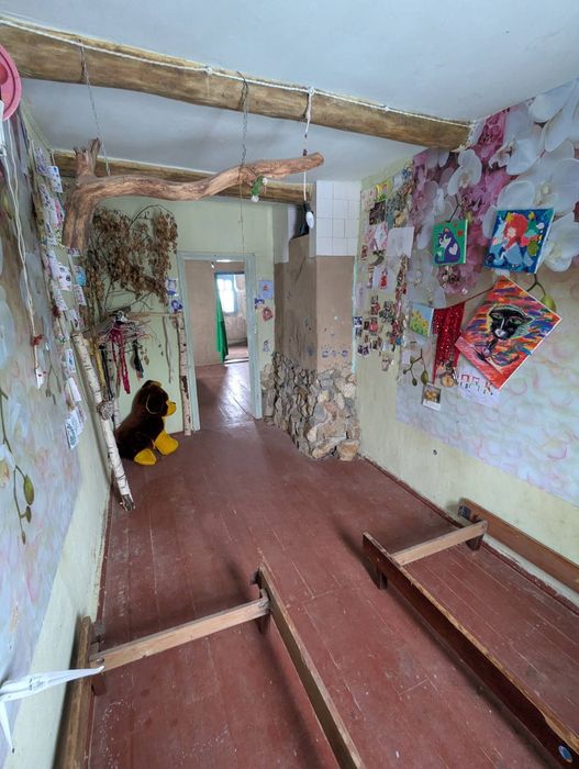 Продаж будинку не далеко від центру та річки смт. Володарка