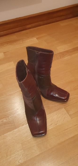 Botas em pele de alta qualidade