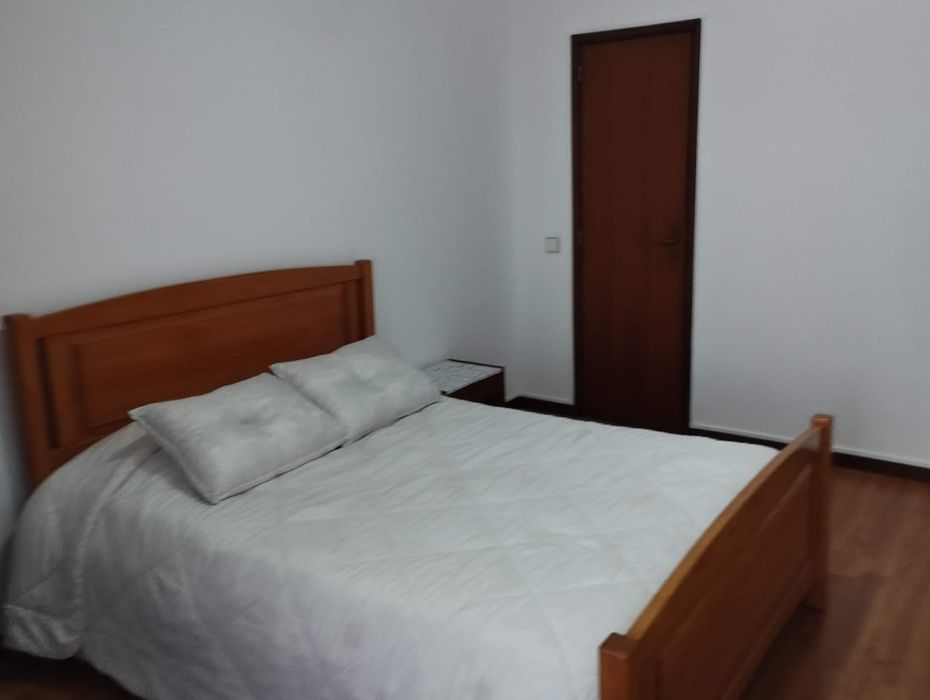 Alugo Quarto Maximinos