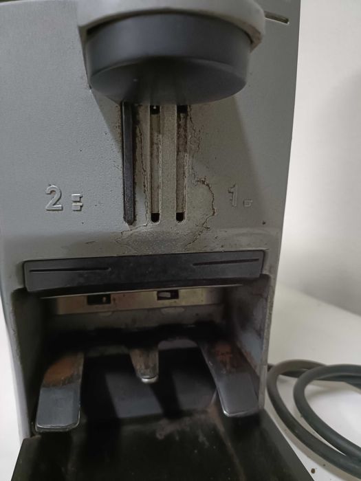 2 Moinhos de café industriais