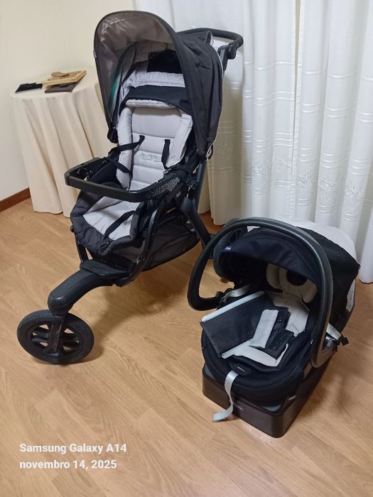 Carrinho de bebé e Ovo