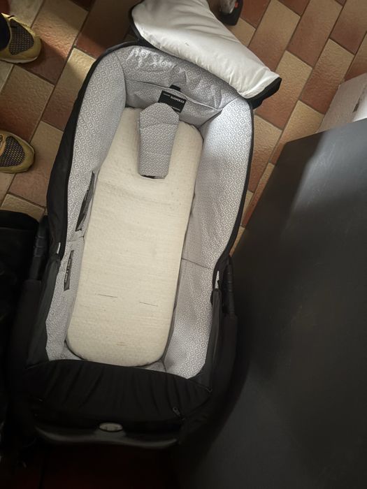 Alcofa de bebe com base para carro